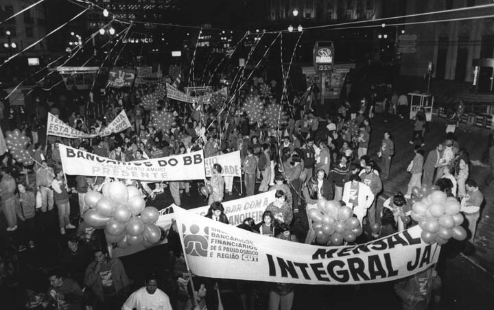 Em clima de festa, primeira passeata da campanha salarial toma as ruas de São Paulo