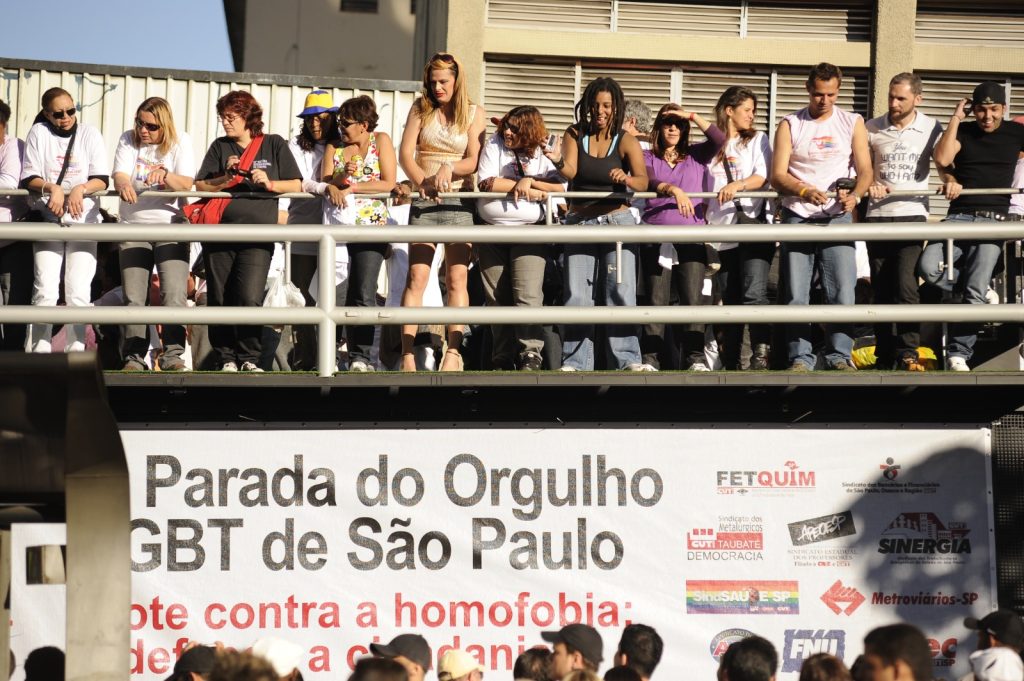Bancários na 14ª Parada dizem não à invisibilidade: estudo realizado em 2022 indica que há mais de 19 milhões de brasileiros LGBT+ (Foto: Gerardo Lazzari / Seeb-SP)