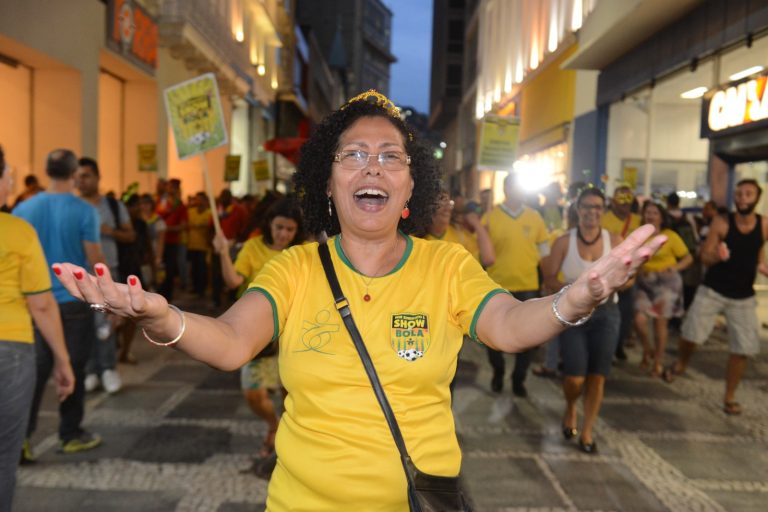 Raquel: sorriso largo, alegria combativa e a firmeza necessária às mulheres que sabem a importância de lutar por seu espaço, por seus direitos (Crédito: Gerardo Lazzari / Cedoc)