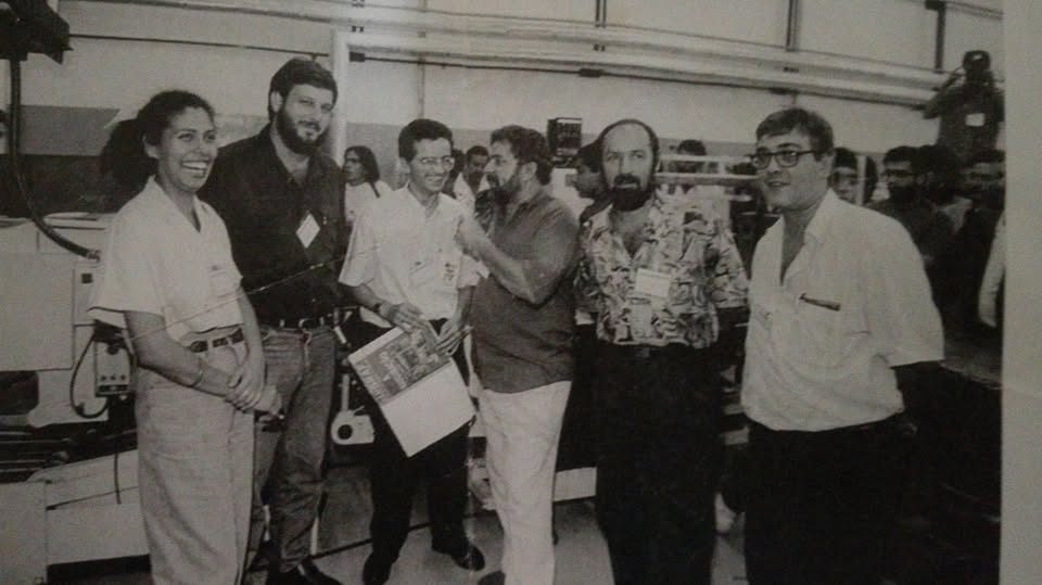 Em 1993, Raquel é a única mulher na foto que retrata a inauguração da gráfica dos bancários, a Bangraf. Tesoureira do Sindicato, figura ao lado de Ricardo Berzoini, então secretário-geral da entidade, Gilmar Carneiro, presidente, os dirigentes sindicais Luiz Inácio Lula da Silva, Jair Meneghelli e Renato Silva (Crédito: Cedoc)