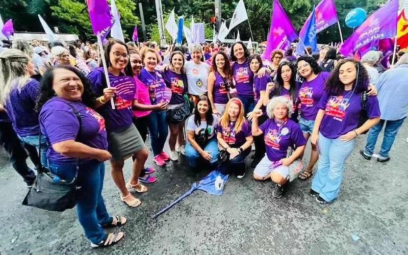Sindicato representado no tradicional ato de 8 de março, Dia Internacional das Mulheres, na Avenida Paulista, em São Paulo (Crédito: Seeb-SP/Cedoc)