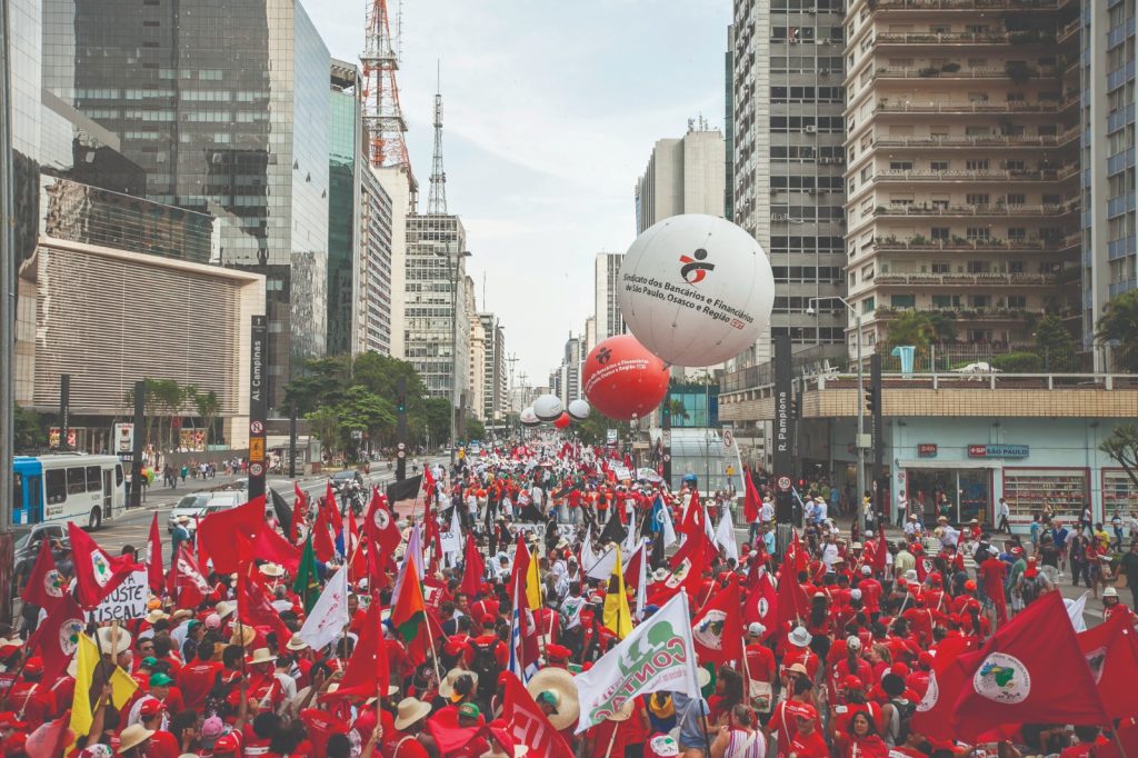 Entre as categorias mais organizadas do Brasil, bancários lutam por salários, condições de trabalho e também em defesa da democracia e dos direitos da cidadania para todos (Crédito: Seeb-SP/Cedoc)