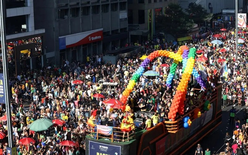 Apoiado pelos números revelados pelo Censo, bancários LGBT conquistaram, desde 2009, os mesmos direitos de casais homoafetivos (Crédito: Gerardo Lazzari, Seeb-SP/Cedoc)