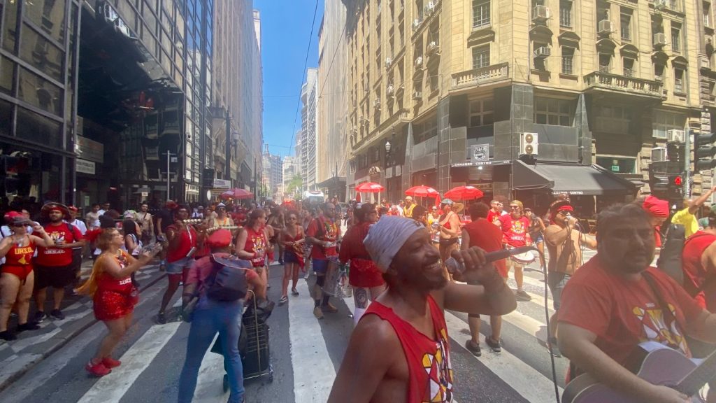 Alegria nas ruas: Bloco dos Bancários uniu folia e mobilização social para celebrar a cultura popular e a força dos trabalhadores (Crédito: Imprensa/Seeb-SP)