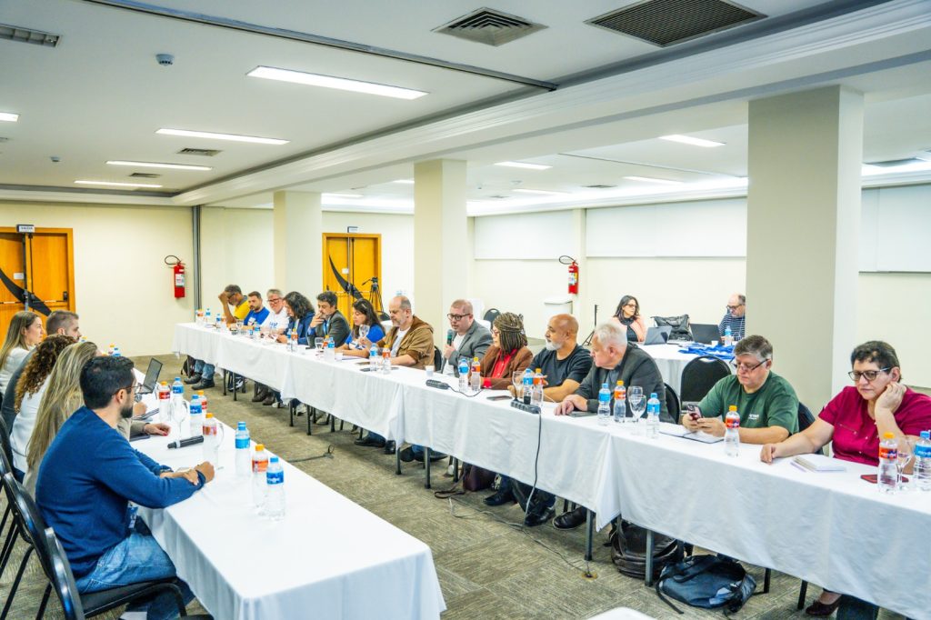 Unidos ao Sindicato, empregados da Caixa garantiram a renovação do acordo coletivo do Saúde Caixa com reajuste zero e válido até agosto de 2026 (Crédito: Henrique Guilherme – Contraf/CUT)Unidos ao Sindicato, empregados da Caixa garantiram a renovação do acordo coletivo do Saúde Caixa com reajuste zero e válido até agosto de 2026 (Crédito: Henrique Guilherme – Contraf/CUT)