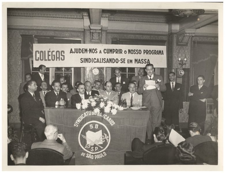 Posse da diretoria eleita em 1951, tendo à frente Milton Pereira Marcondes (Cedoc)